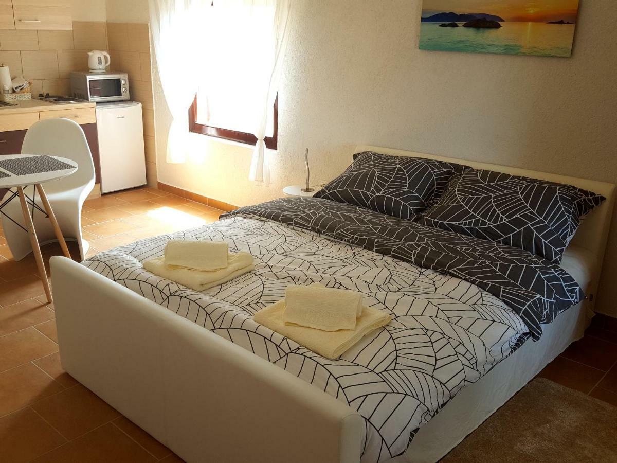 Apartments Merion Стариград-Пакленица Екстериор снимка